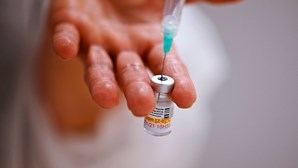 Cinco pessoas vacinadas contra a Covid-19 morrem em França