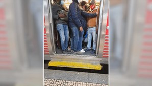 Caos na linha de Sintra: Utentes denunciam comboios lotados e falta de condições de segurança