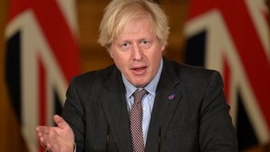 Primeiro Ministro britânico ilibado de irregularidades após aceitar férias nas Caraíbas