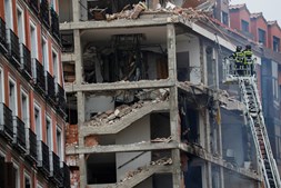 Fuga de gás faz explodir prédio em Madrid