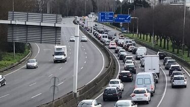 Filas de trânsito na VCI no Porto em horário de recolher obrigatório