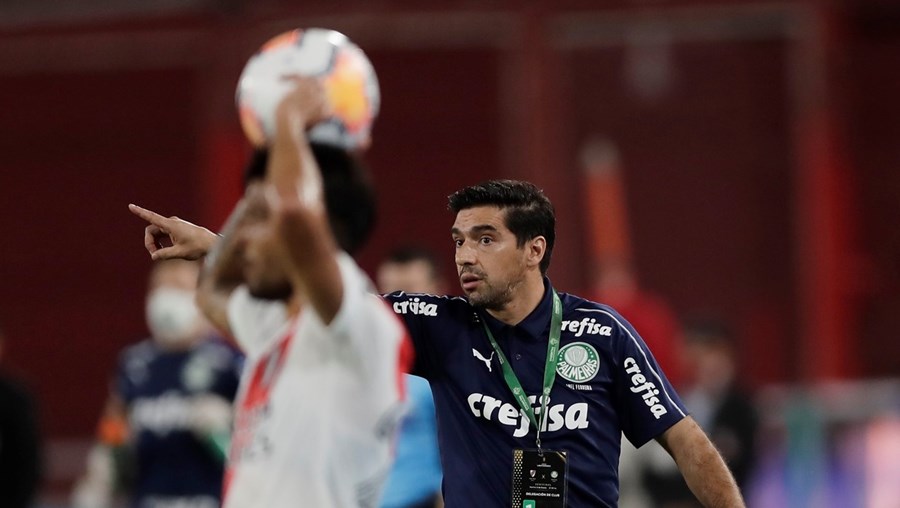 Abel Ferreira viu a FIFA chamar “máquina verde” à equipa que vem dirigindo com sucesso