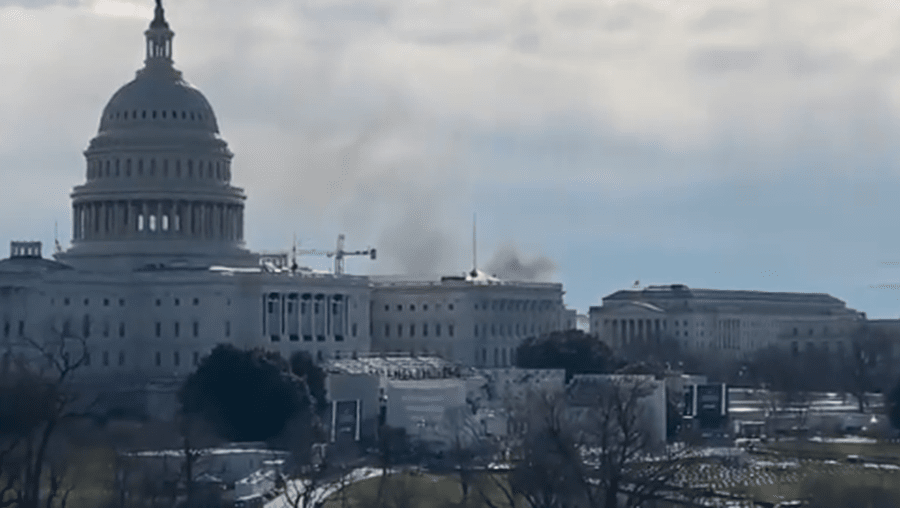 Fumo perto do edifício do Capitólio em Washington nos EUA obriga a evacuação