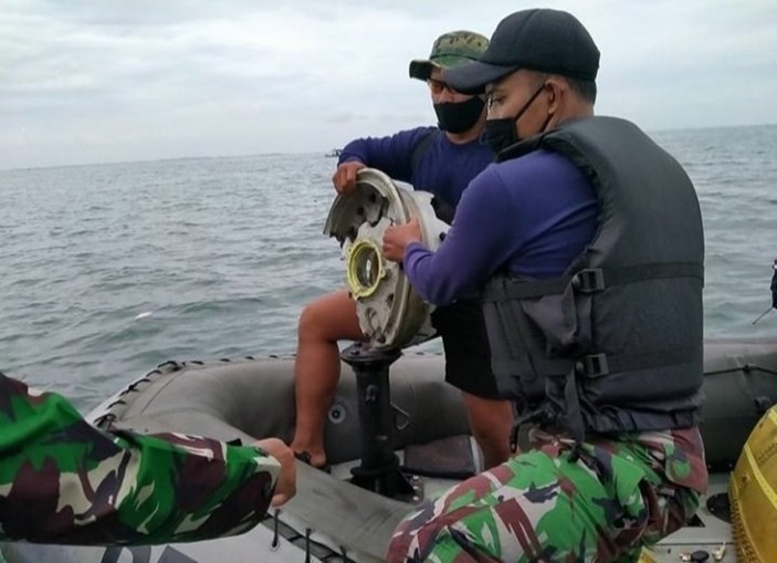 Destroços encontrados ao largo de Jacarta, na Indonésia