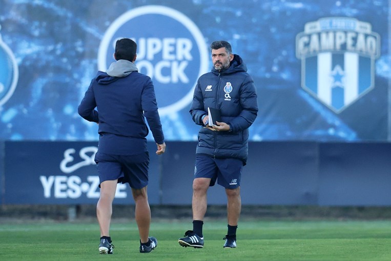 Sérgio Conceição não deu treino pelo segundo dia consecutivo, tendo permanecido em casa