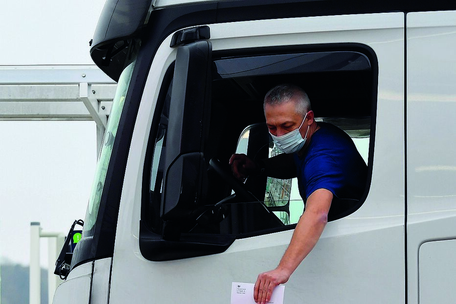 Primeiros camiões atravessaram a fronteira sem grandes problemas 