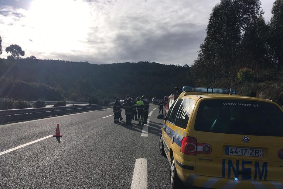 Despiste de carro faz um morto e três feridos na A3 em Famalicão