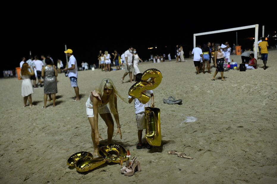 2021-01-03_16_13_47 2021-01-01T055105Z_1896292709_RC2SYK9LUTD2_RTRMADP_3_NEW-YEAR-BRAZIL.JPG