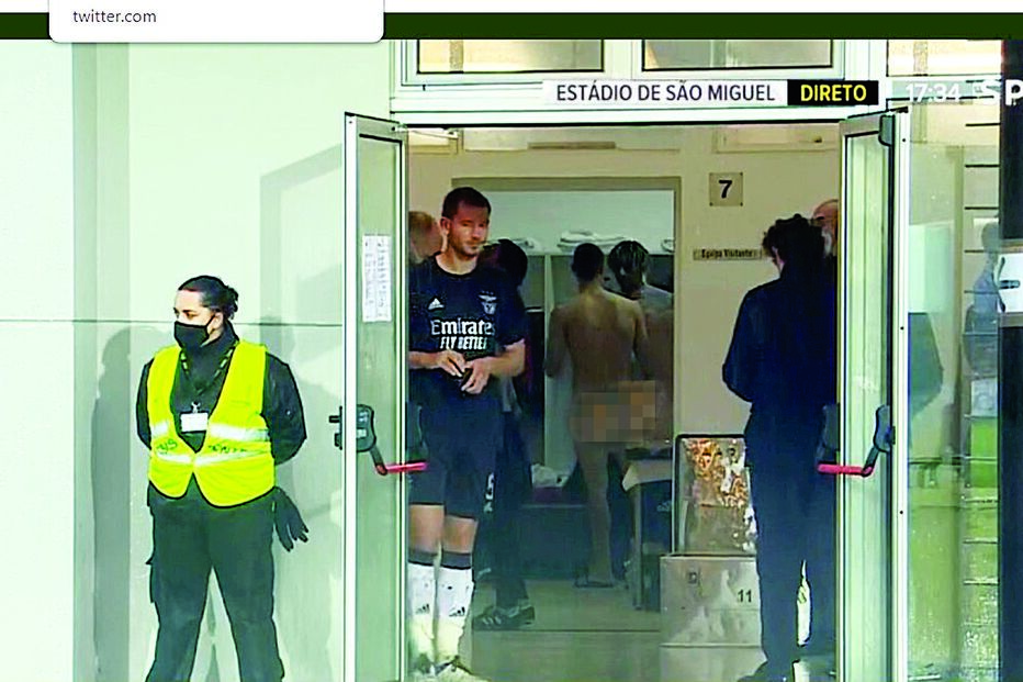 Jogadores do Benfica filmados nus quando estavam nas cabinas 