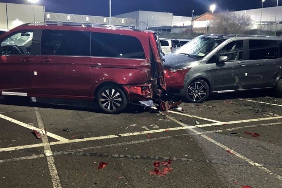 2021-01-04_22_40_19 00-mercedes.jpg