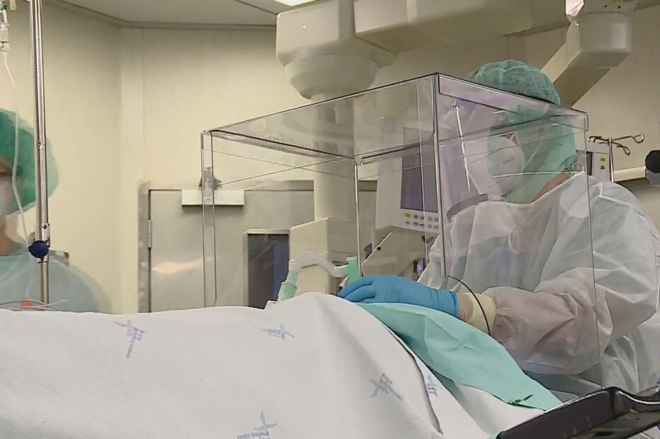 Hospitais sob forte pressão devido a aumento de casos de Covid-19. Taxa de ocupação chega aos 90%