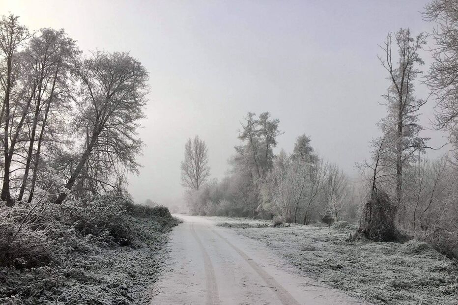 Chaves acorda coberta de neve