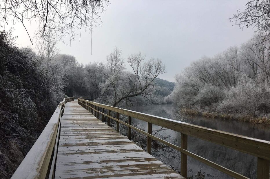Chaves acorda coberta de neve