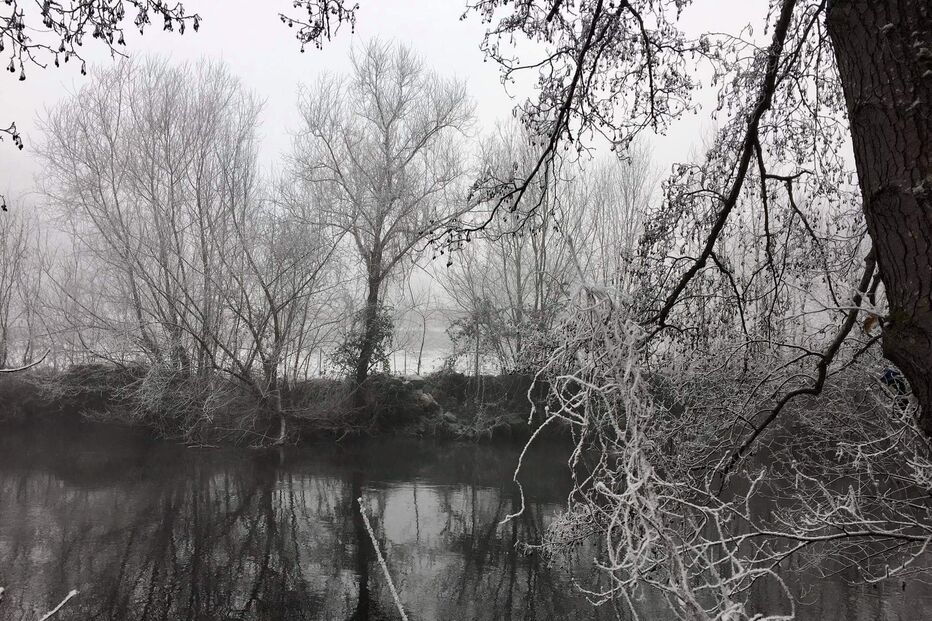 Chaves acorda coberta de neve