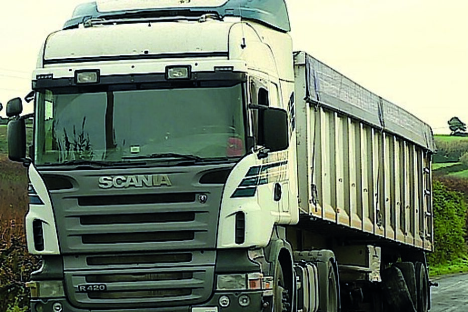 Pneus do camião rebentaram 