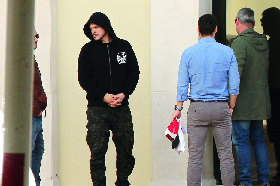 Donald Fernandes, de 36 anos, quando foi detido pela Polícia Judiciária, após uma vítima ter sido libertada pela PSP