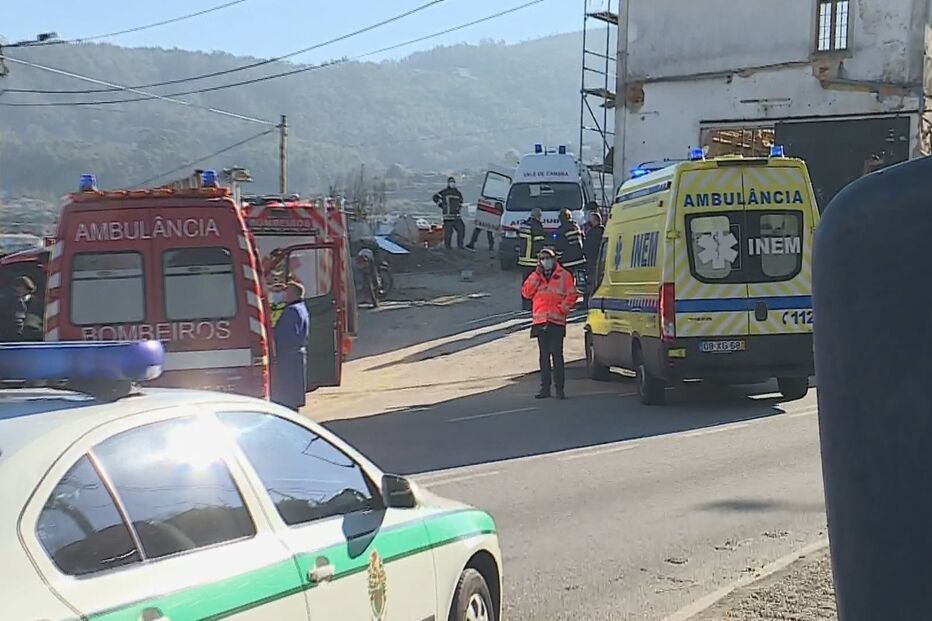 Um morto e três feridos graves em derrocada de prédio em Vale de Cambra