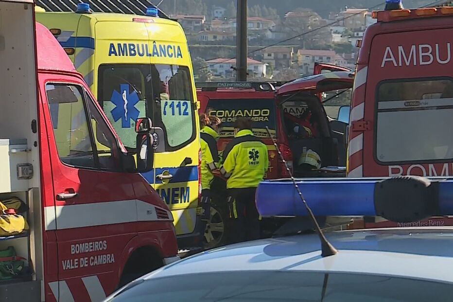 Um morto e três feridos graves em derrocada de prédio em Vale de Cambra