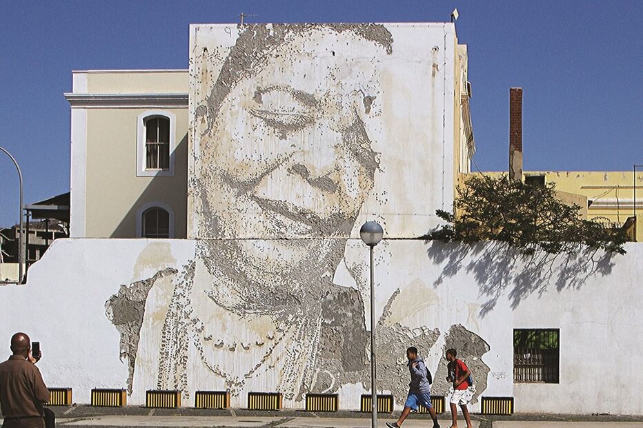 Imagem cesaria evora 32719895.jpg (8470375) (Milenium)