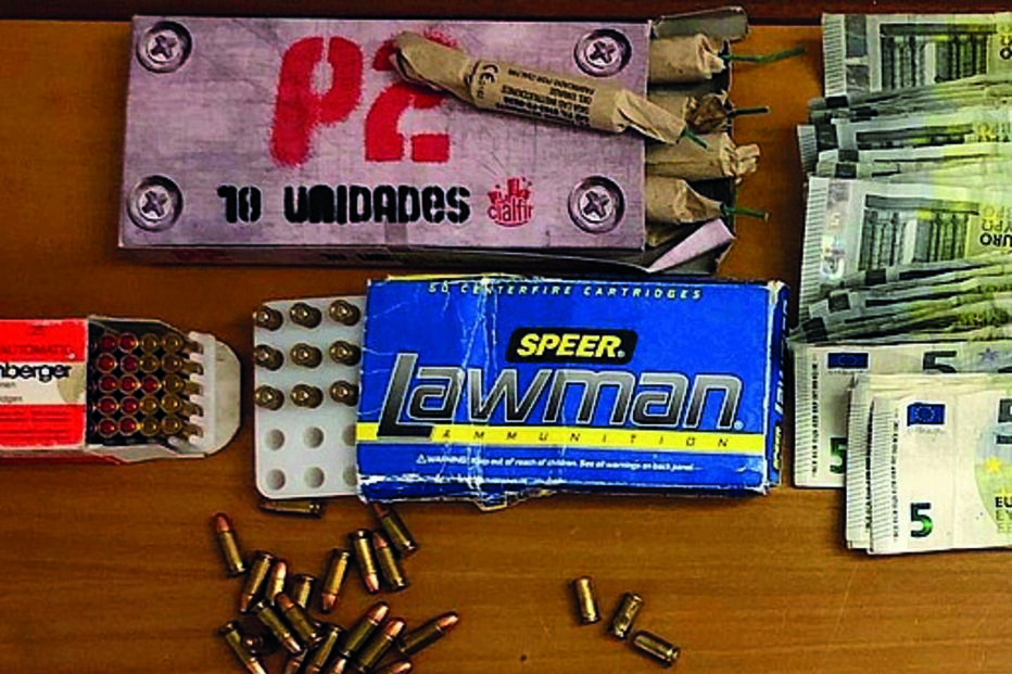 Arma, munições e petardos 