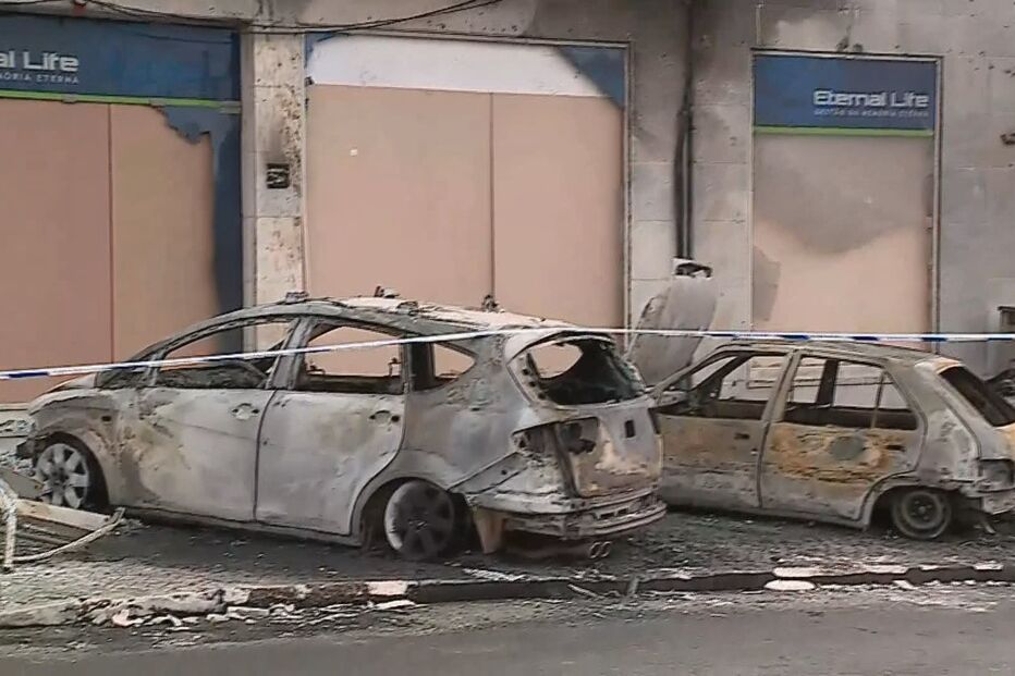 Três carros destruídos por chamas em Setúbal