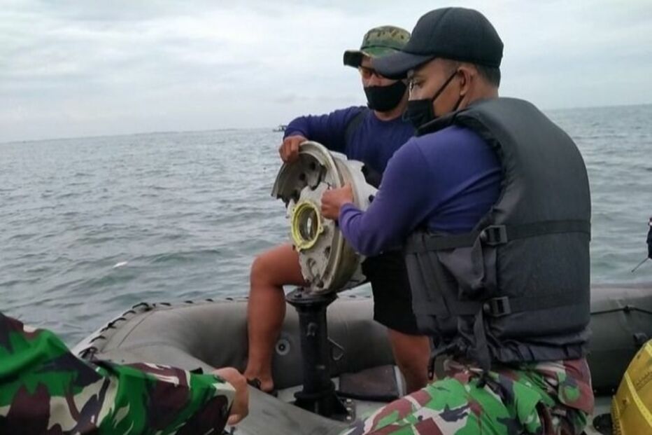 Destroços encontrados ao largo de Jacarta, na Indonésia