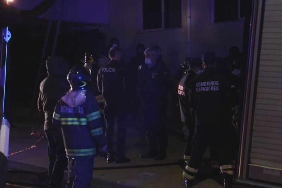 Sete famílias desalojadas e três feridos em incêndio num prédio em Braga