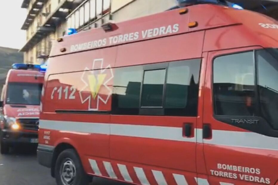 Doente morre dentro de ambulância enquanto espera para ser atendido no Hospital de Torres Vedras