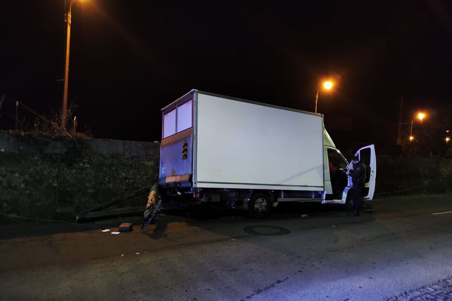 Mulher ferida em despiste de carro seguido de colisão em Gaia