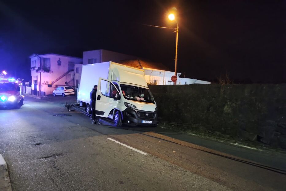 Mulher ferida em despiste de carro seguido de colisão em Gaia