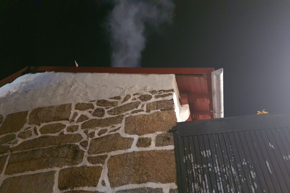 Três pessoas desalojadas após incêndio em recuperador de calor em Vidago