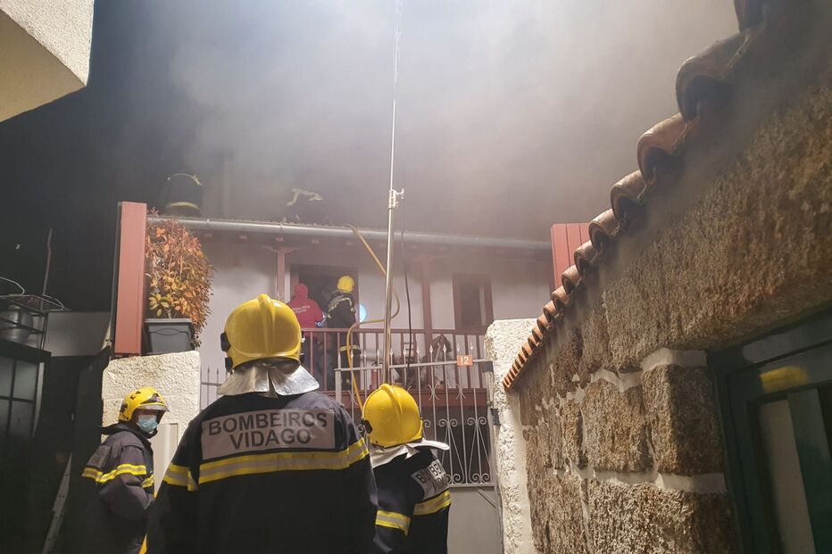 Três pessoas desalojadas após incêndio em recuperador de calor em Vidago