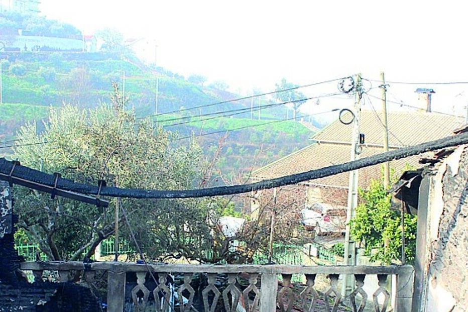 Casa ficou totalmente destruída