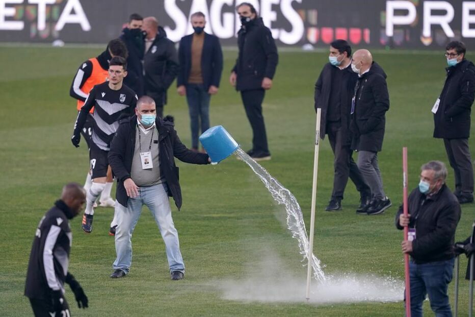 Gelo obriga a adiar jogo entre Vitória de Guimarães e Farense