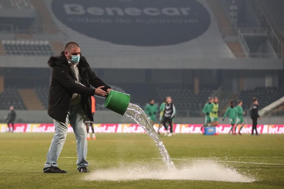 Gelo obriga a adiar jogo entre Vitória de Guimarães e Farense