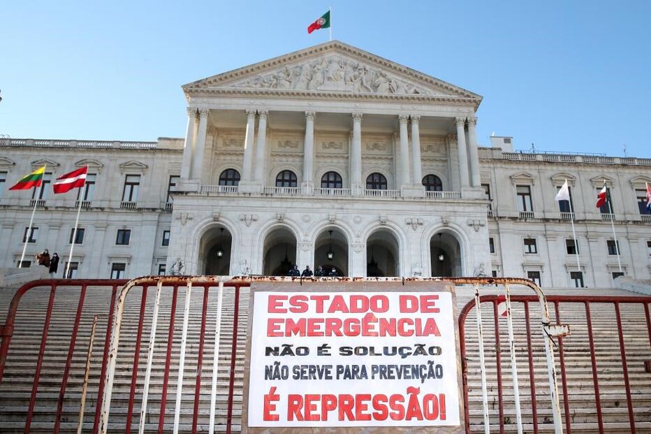 Cerca de 100 pessoas manifestaram-se sem máscara ou distanciamento em Lisboa