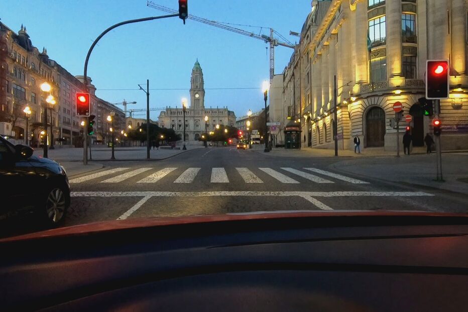 Ruas do centro do Porto praticamente vazias no primeiro fim de semana de confinamento geral		