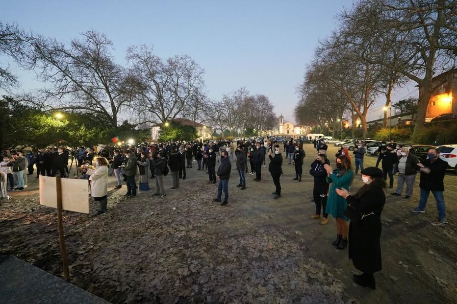 Guimarães transforma-se em campo de batalha verbal entre apoiantes de André Ventura e 
