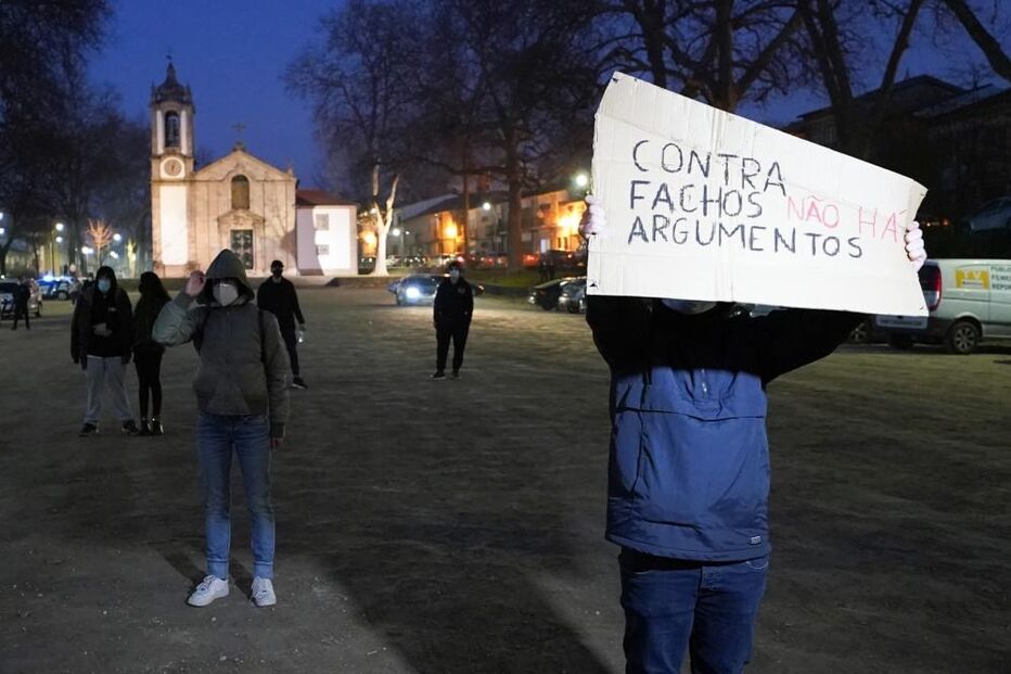 Guimarães transforma-se em campo de batalha verbal entre apoiantes de André Ventura e 