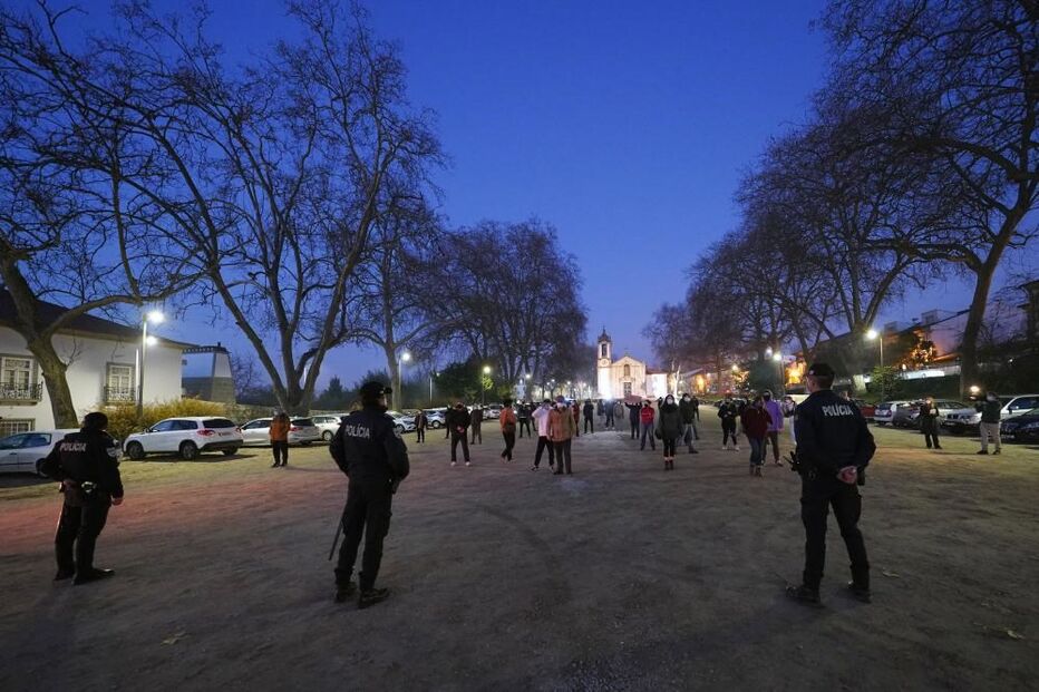 Guimarães transforma-se em campo de batalha verbal entre apoiantes de André Ventura e 