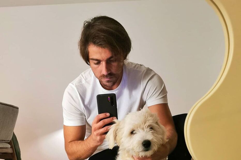 Lourenço Ortigão com a cadela Lua