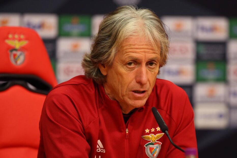 Jorge Jesus quer o central brasileiro desde que regressou à Luz