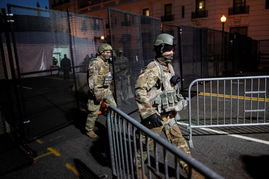 Ruas fechadas, muitos militares e bandeiras. Washington a postos para a tomada de posse de Joe Biden