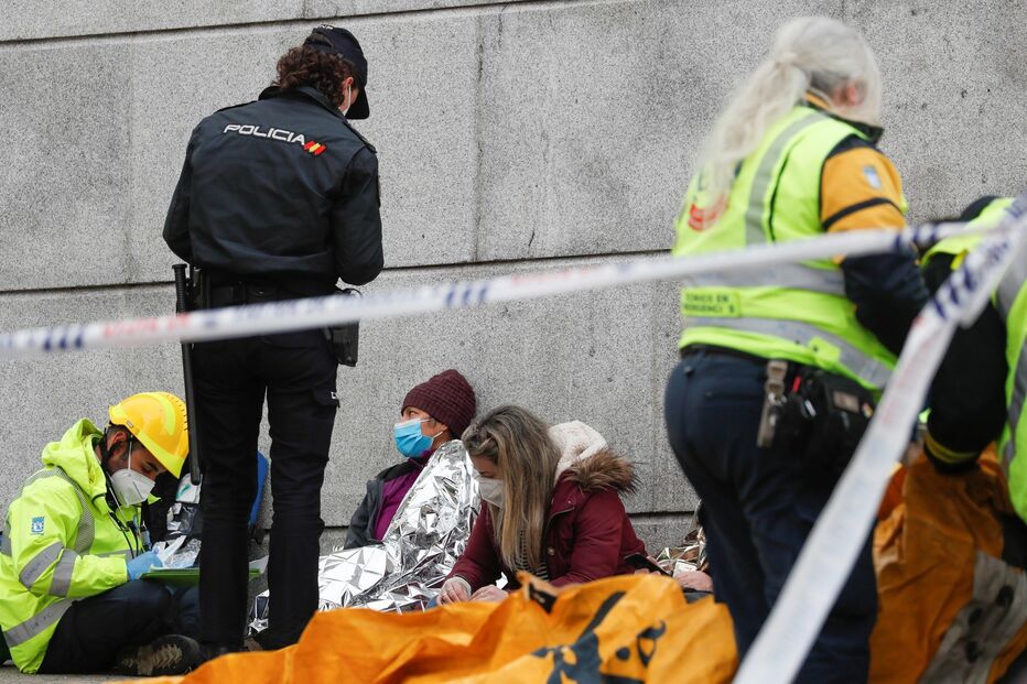 Pelo menos três mortos em explosão de edifício em Madrid. Lar de idosos evacuado