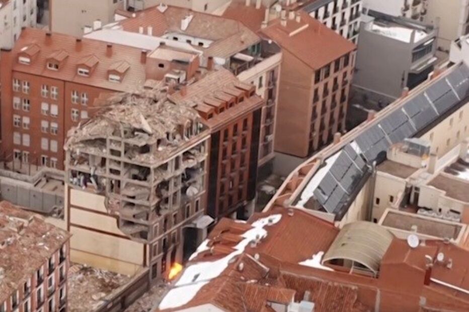 Imagens aéreas mostram local da explosão que destruiu prédio em Madrid