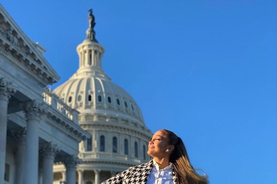 Jennifer Lopez à porta do capitólio