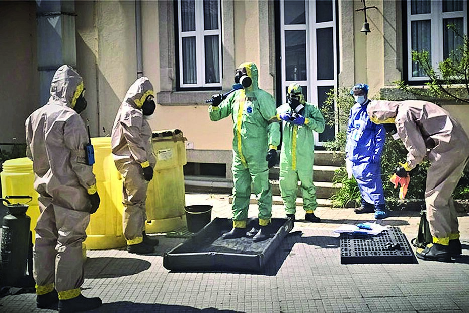 Equipas especializadas de desinfeção do Exército têm sido chamadas a atuar em lares de idosos e outros espaços que sofreram surtos da Covid-19