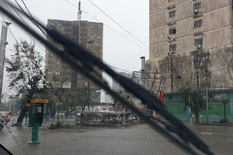 Ciclone Eloise faz pelo menos três mortos na cidade da Beira em Moçambique