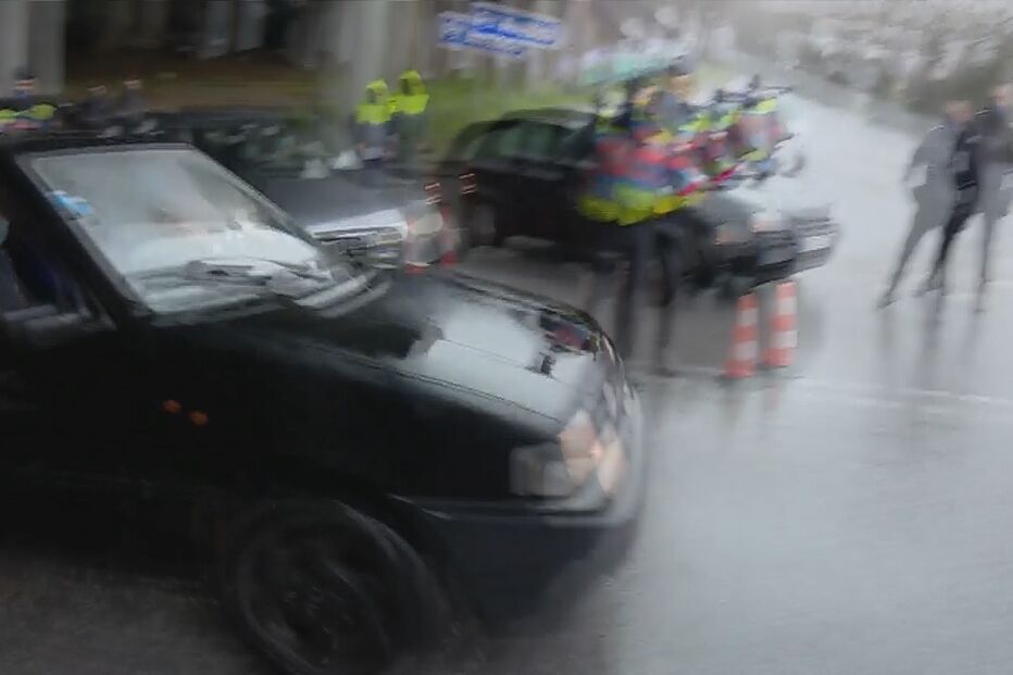 Condutor sem carta foge à fiscalização da PSP no Porto e quase atropela polícias