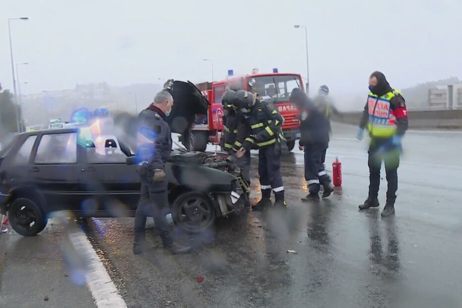 Condutor sem carta foge à fiscalização da PSP no Porto e quase atropela polícias